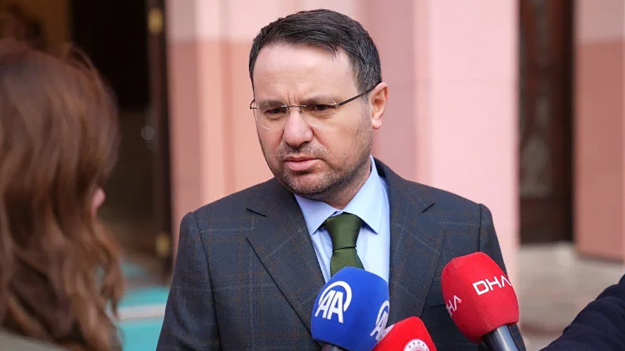 Bakan gurlekten kizilaya 150 bin liralik bagis dmeMXnNi