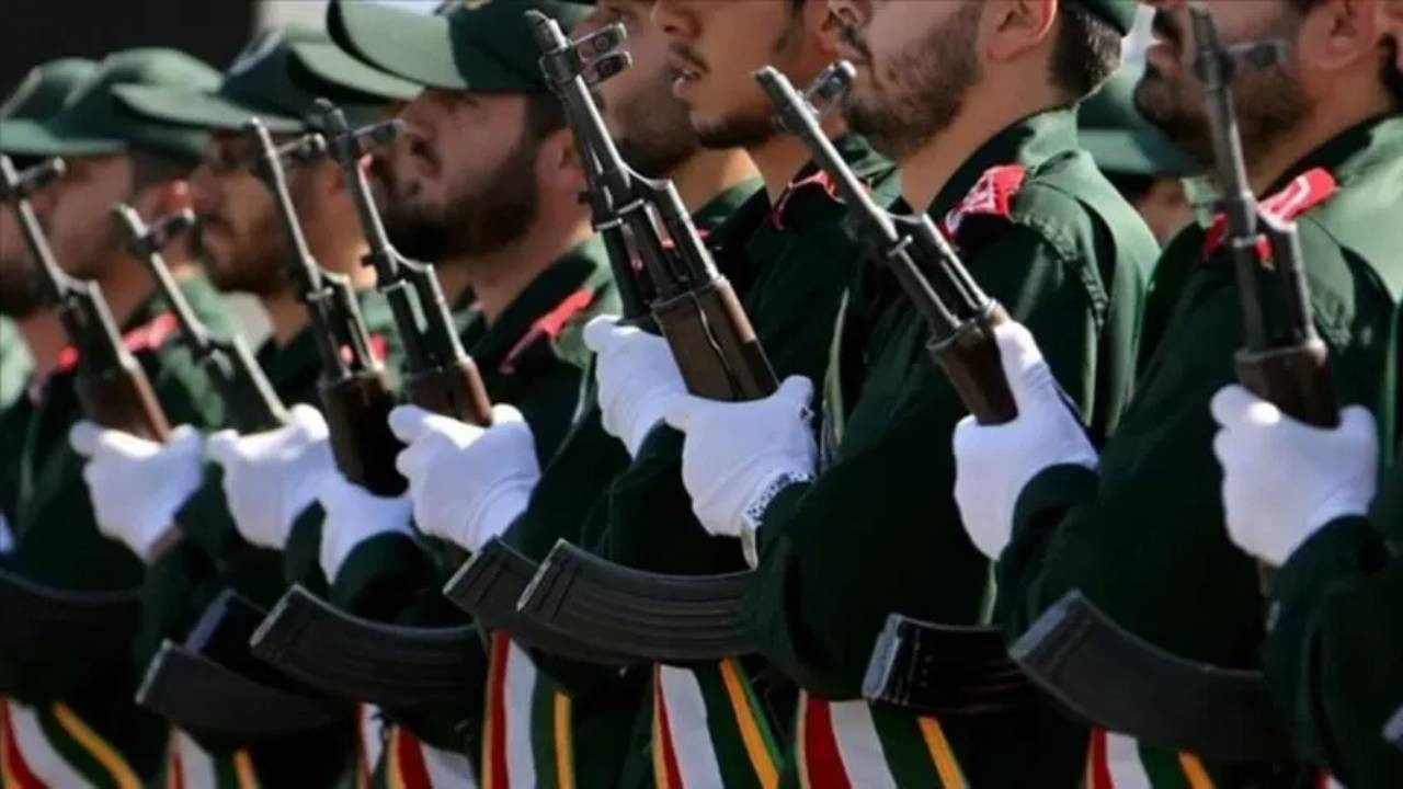 Ingiltereden irana tarihi hamle devrim muhafizlari resmen teror orgutu ilan edildi DI8sF7DK